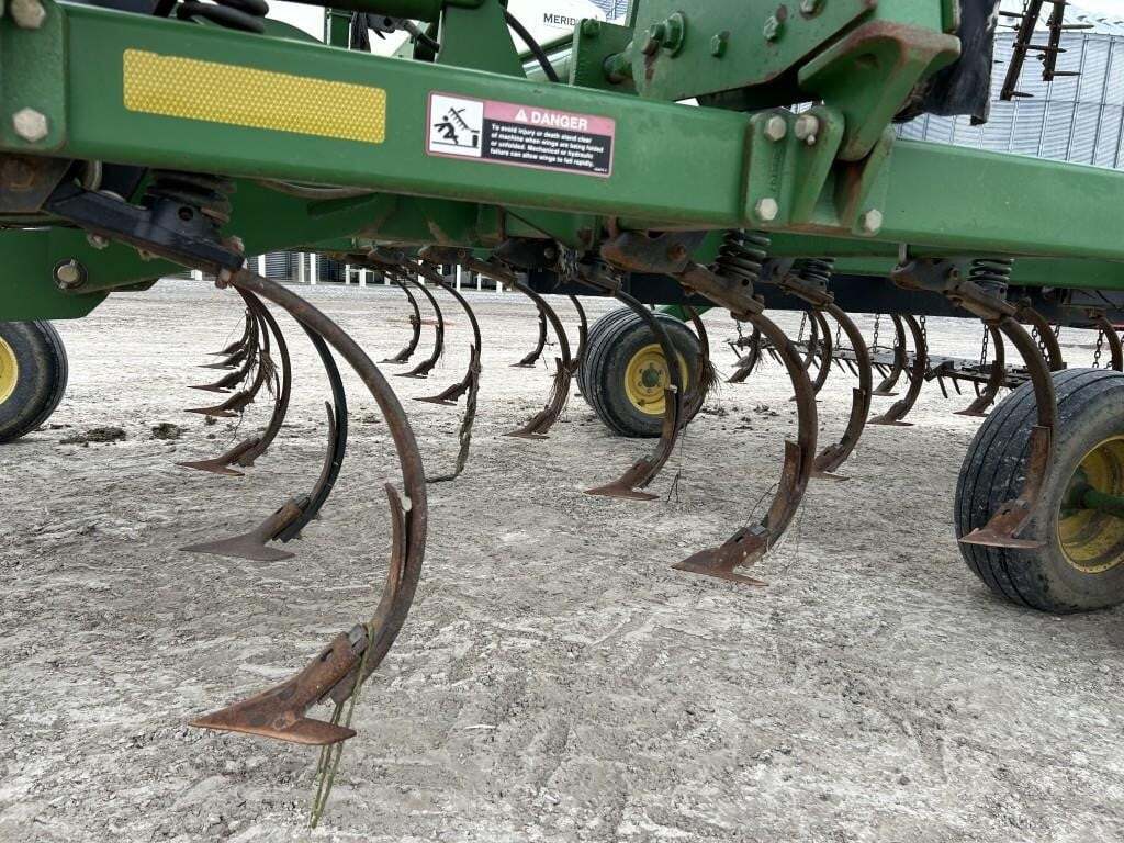  John Deere 2210 Field Cultivator