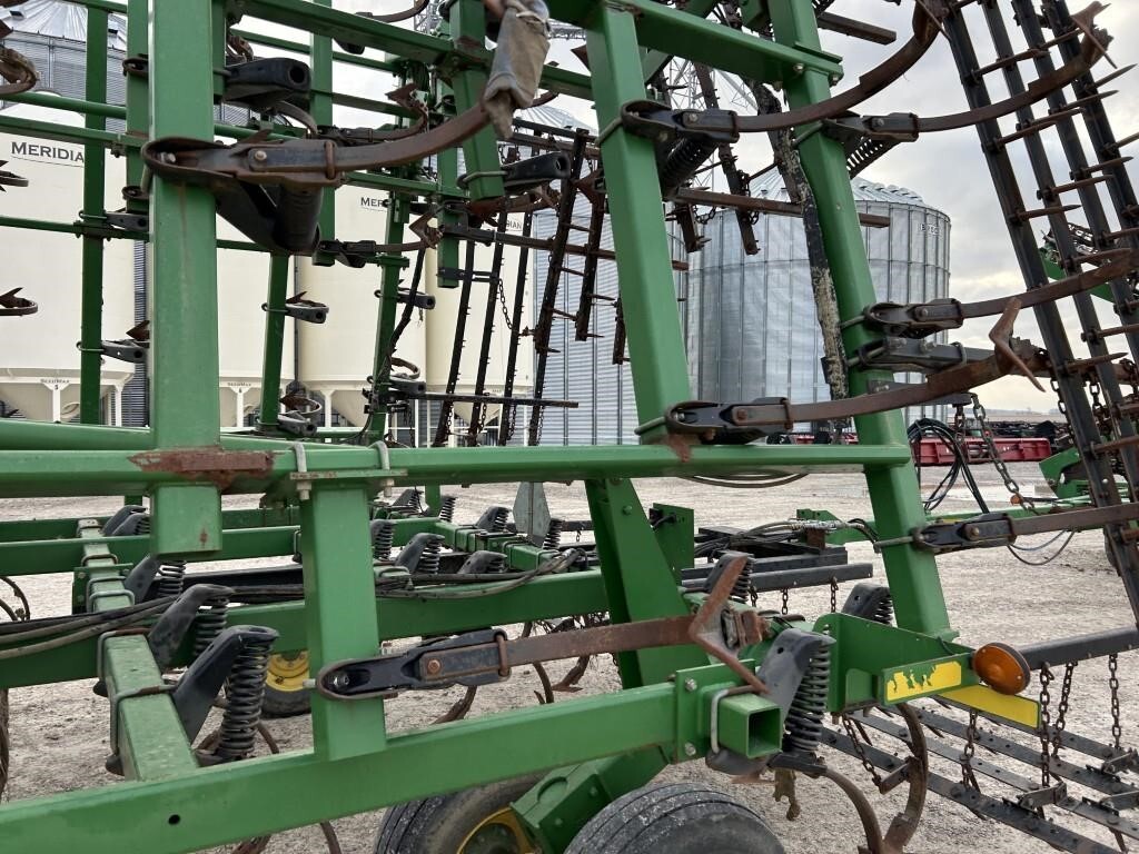  John Deere 2210 Field Cultivator