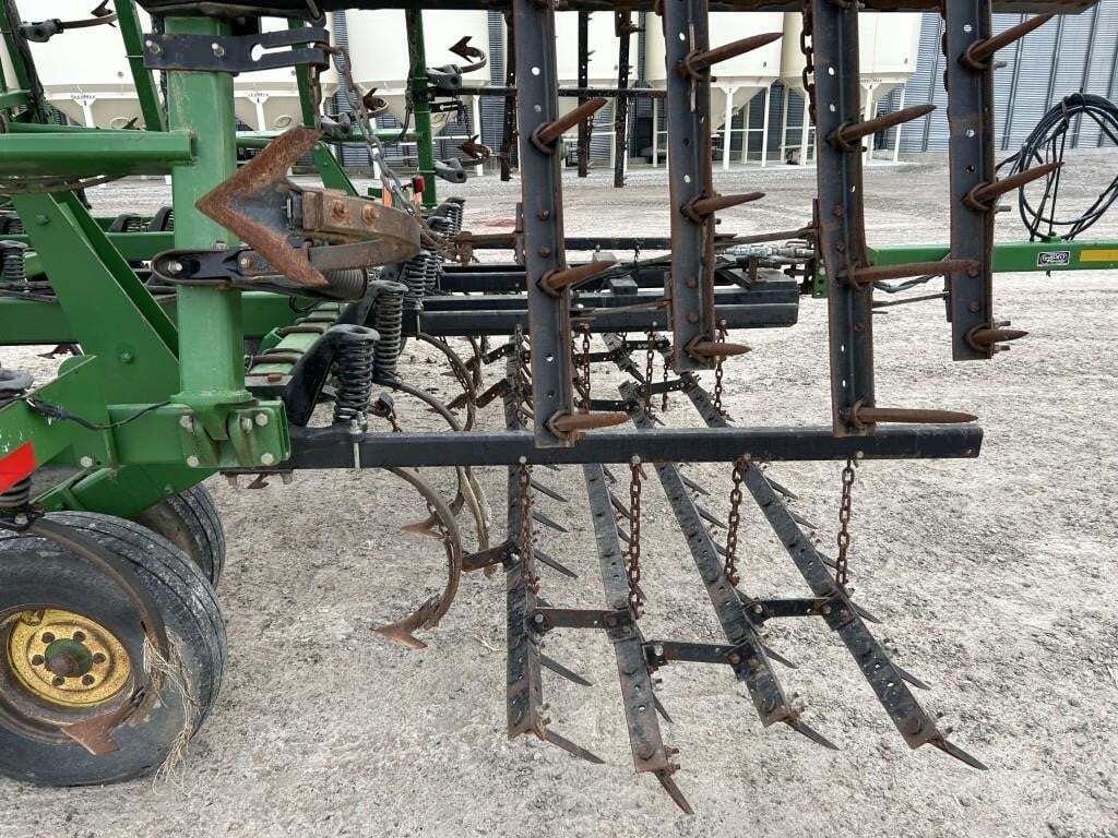  John Deere 2210 Field Cultivator
