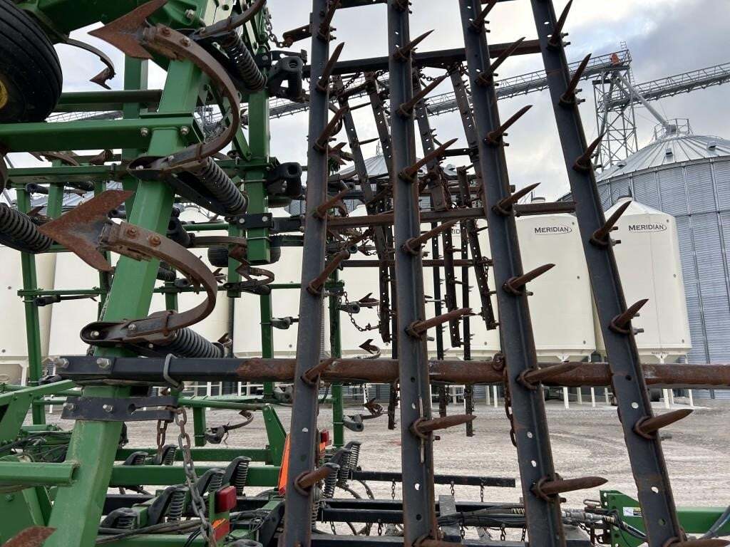  John Deere 2210 Field Cultivator