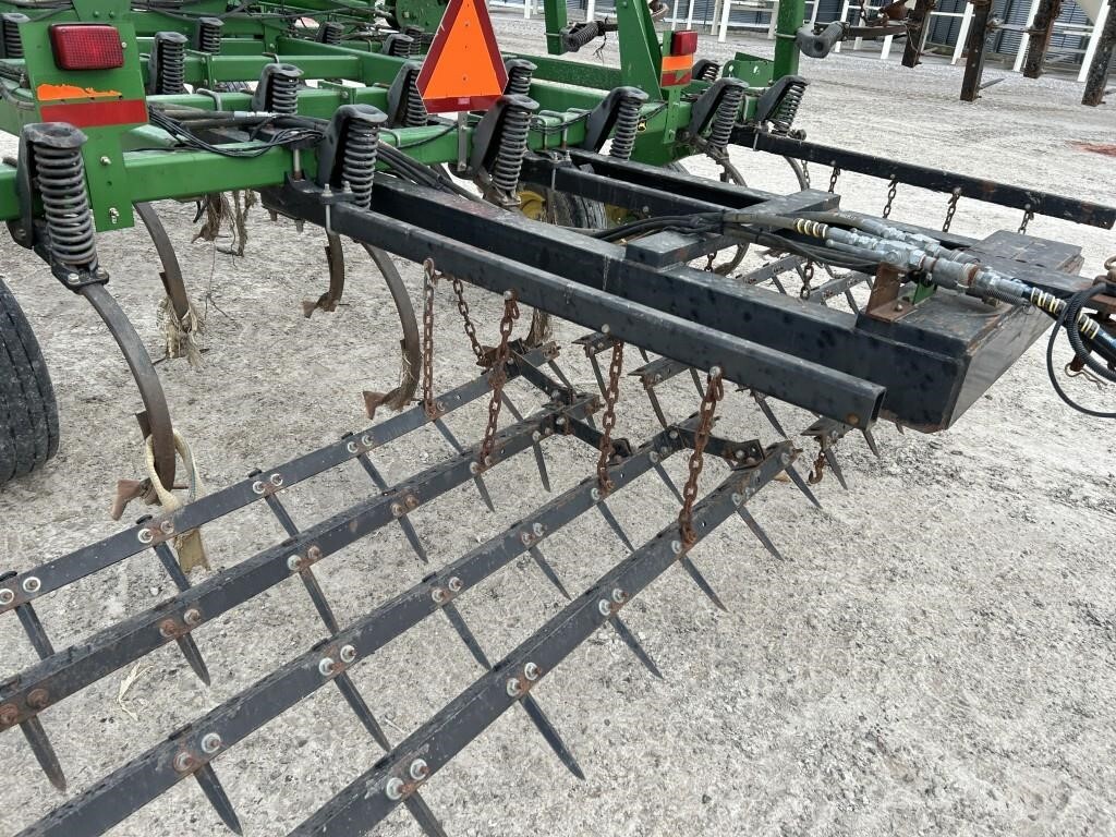  John Deere 2210 Field Cultivator