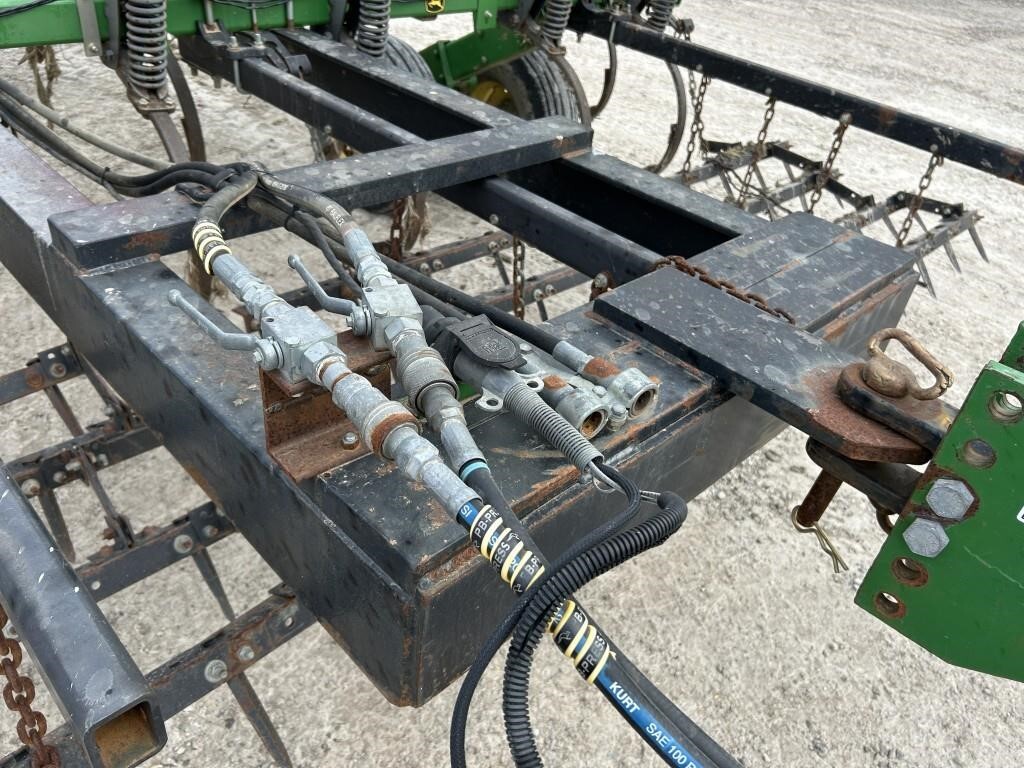  John Deere 2210 Field Cultivator