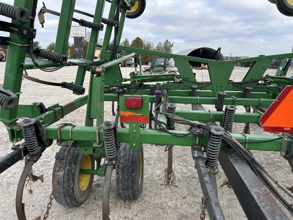 John Deere 2210 Field Cultivator
