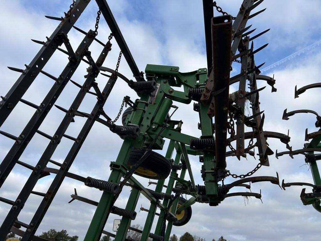  John Deere 2210 Field Cultivator