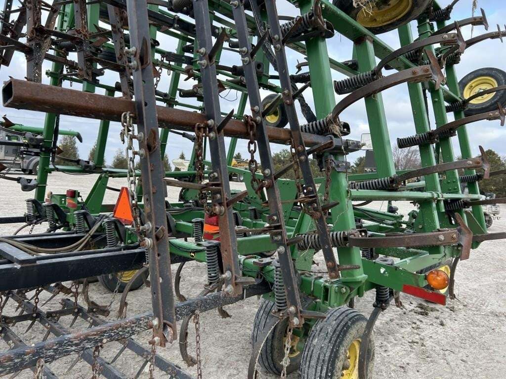  John Deere 2210 Field Cultivator