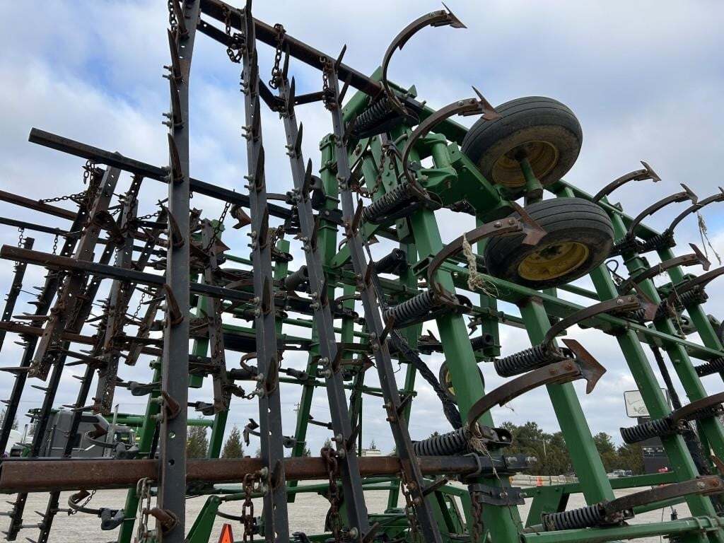  John Deere 2210 Field Cultivator