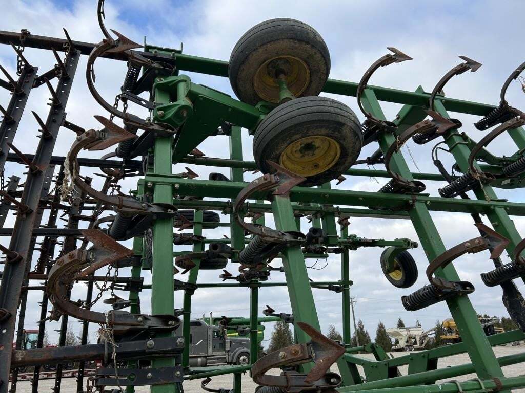  John Deere 2210 Field Cultivator