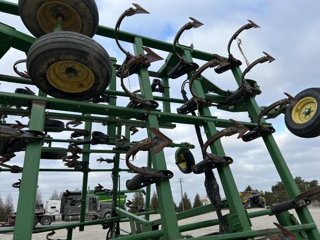  John Deere 2210 Field Cultivator