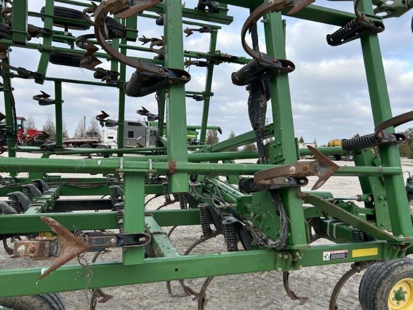  John Deere 2210 Field Cultivator