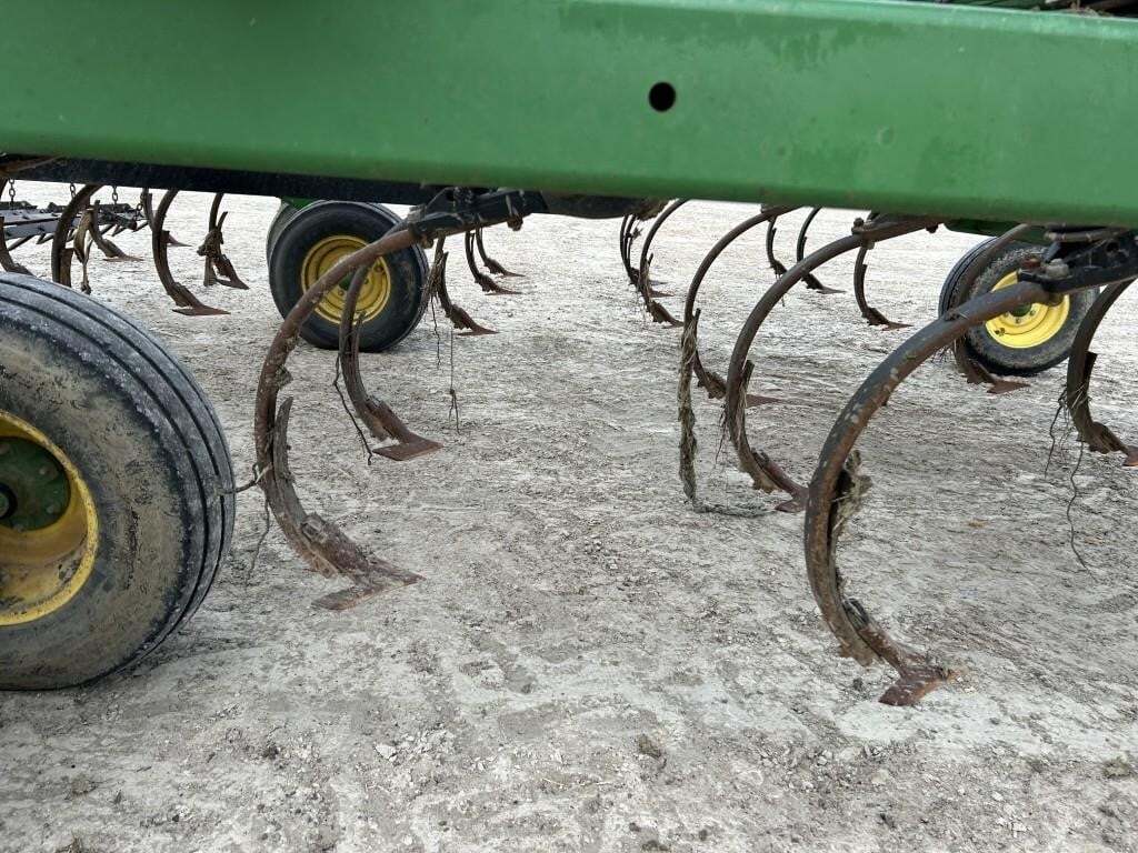  John Deere 2210 Field Cultivator