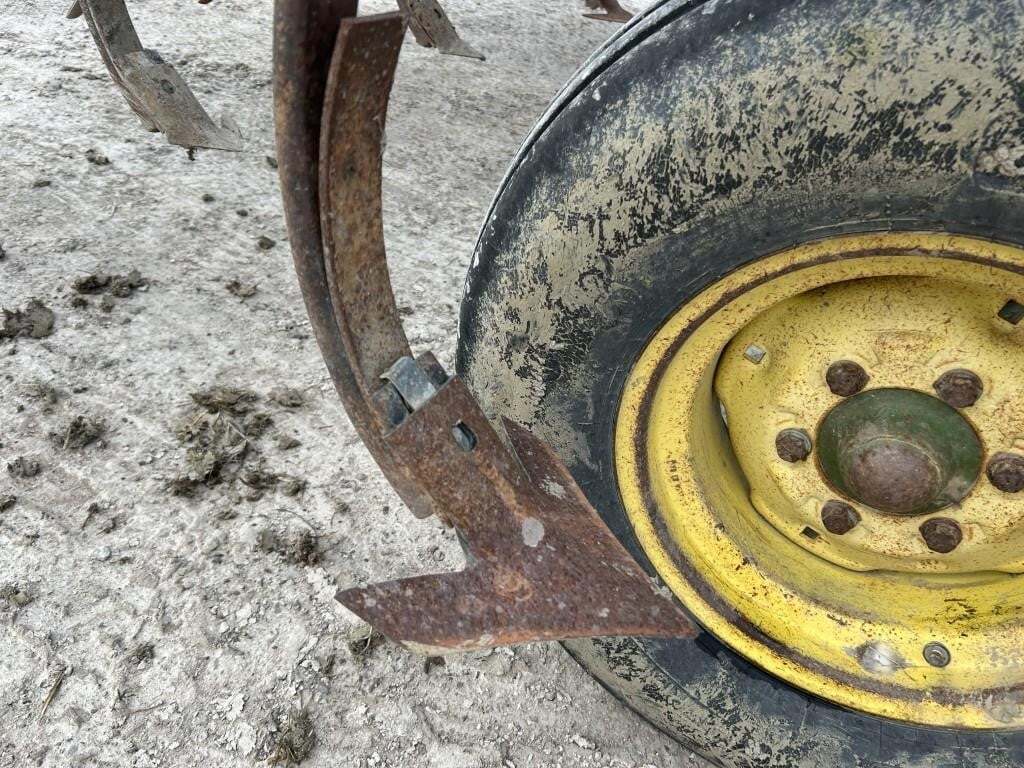  John Deere 2210 Field Cultivator