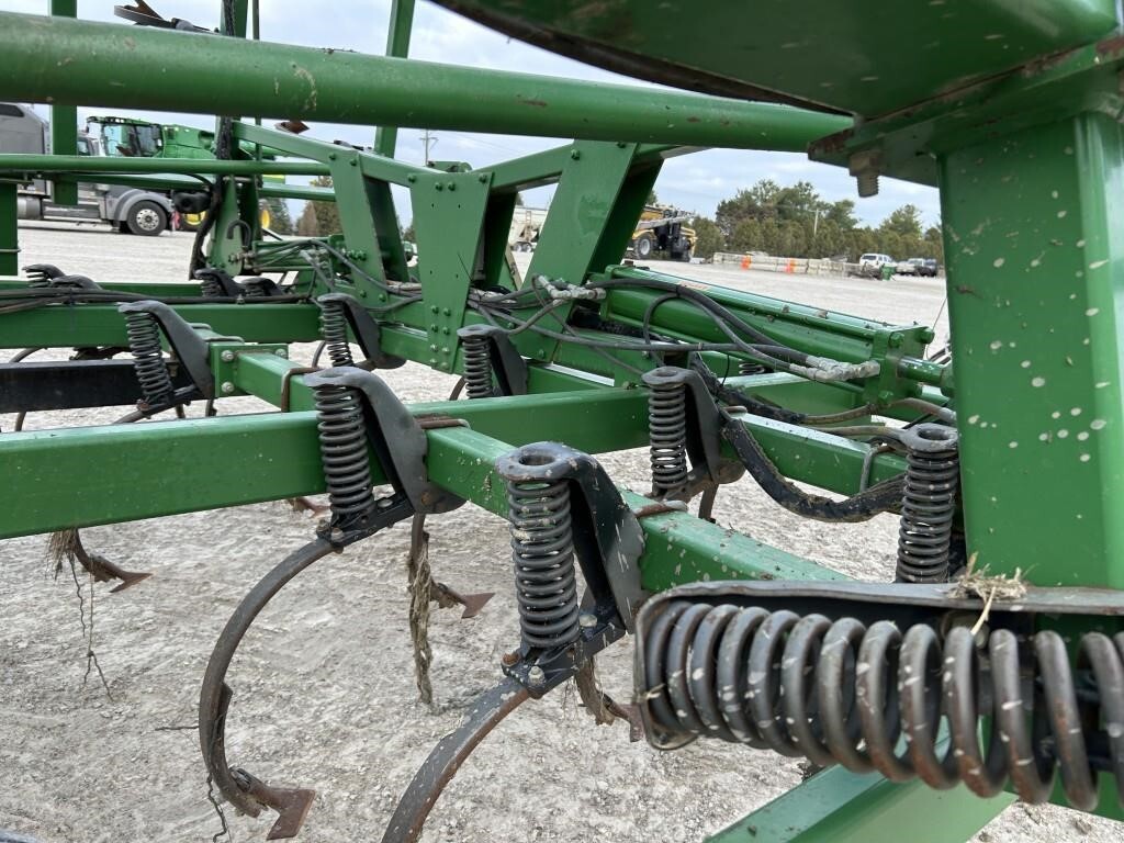  John Deere 2210 Field Cultivator
