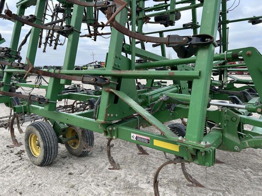  John Deere 2210 Field Cultivator