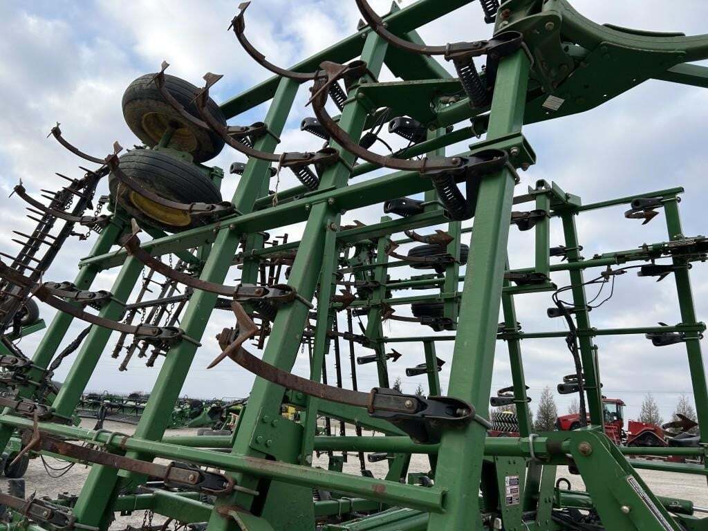  John Deere 2210 Field Cultivator