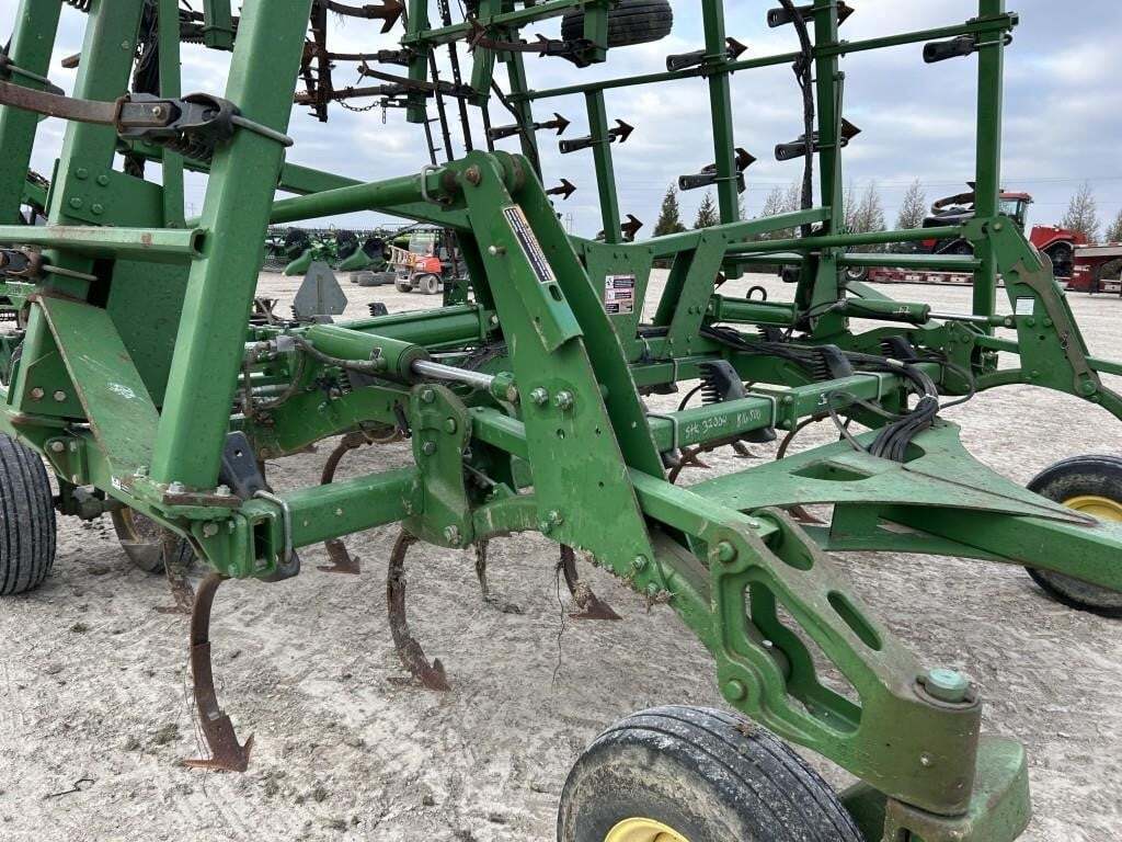  John Deere 2210 Field Cultivator