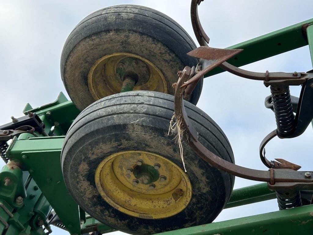  John Deere 2210 Field Cultivator