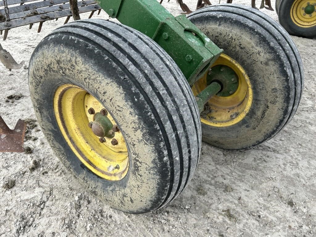  John Deere 2210 Field Cultivator