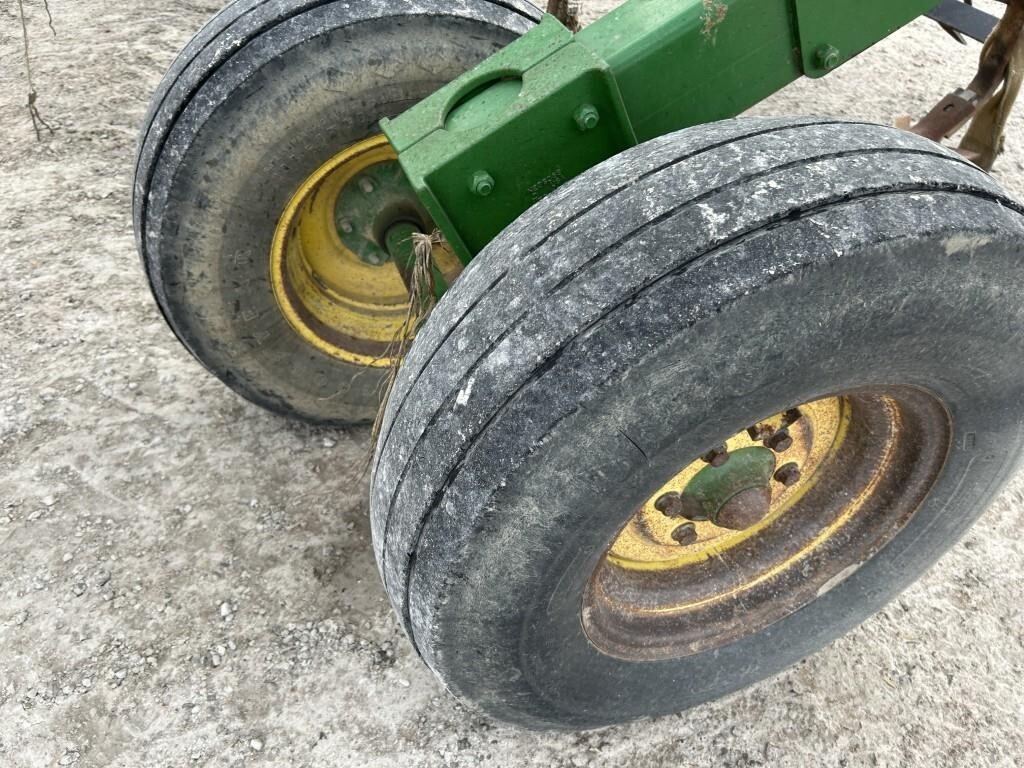  John Deere 2210 Field Cultivator
