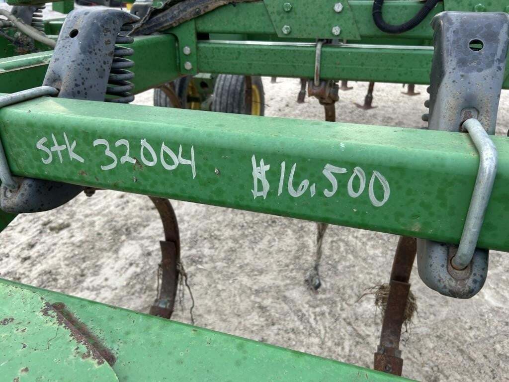  John Deere 2210 Field Cultivator