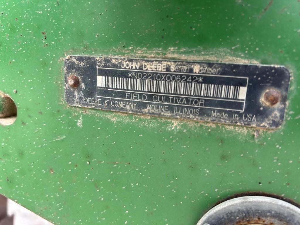  John Deere 2210 Field Cultivator