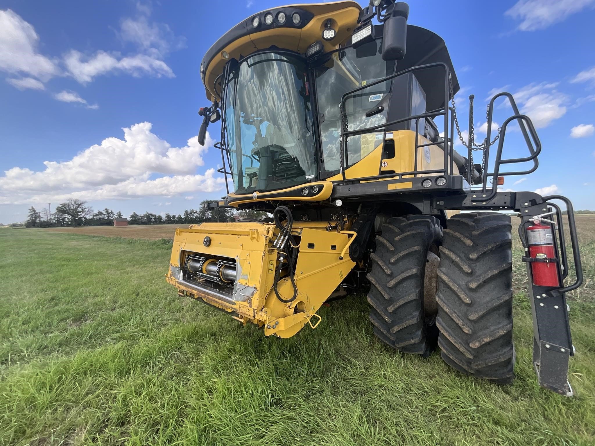 2016 New Holland CR8.90 Combine