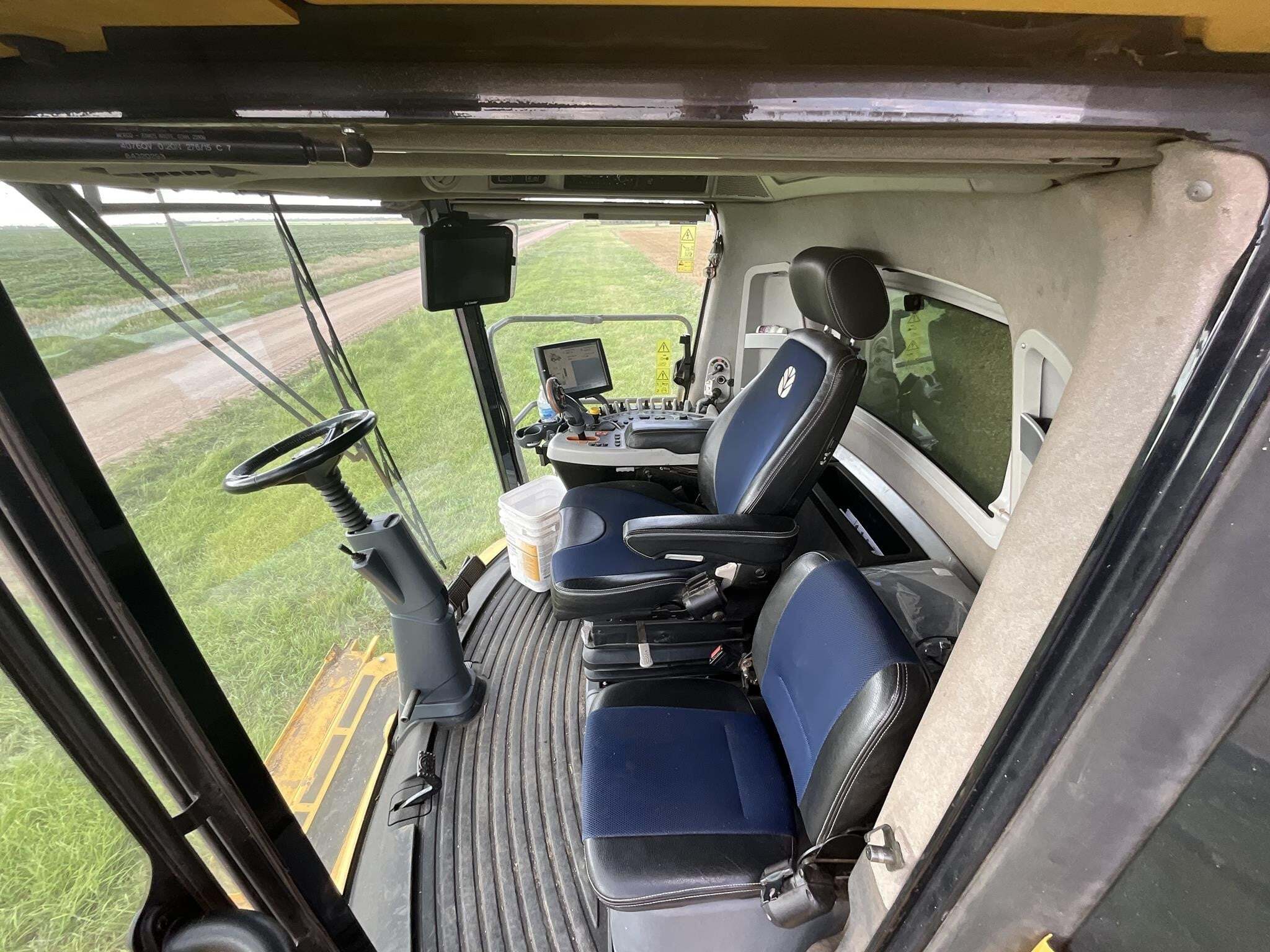 2016 New Holland CR8.90 Combine