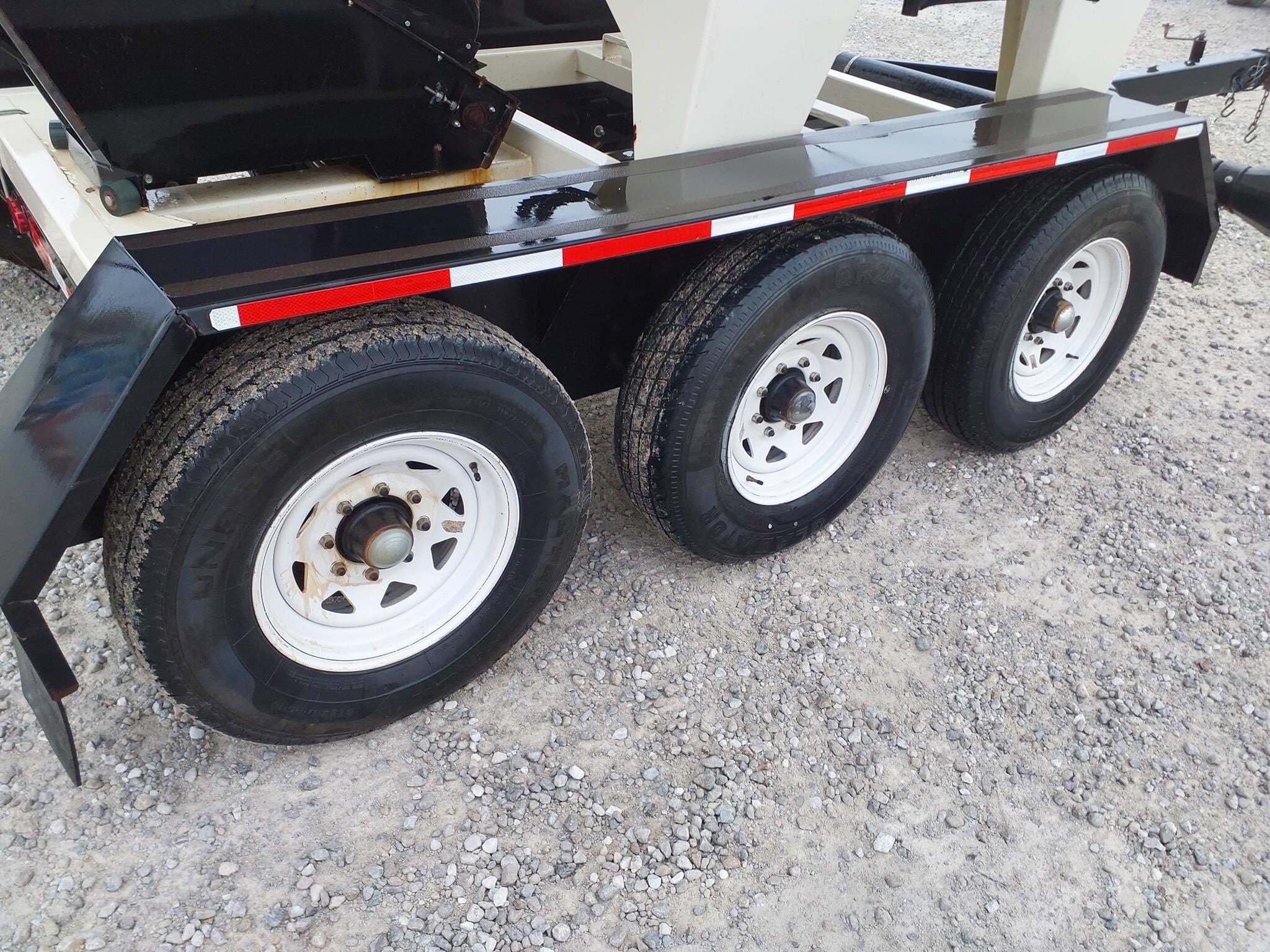  Friesen 375RT Seed Tender