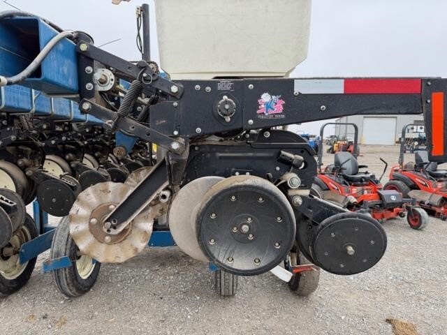 2001 Kinze 3500 Planter