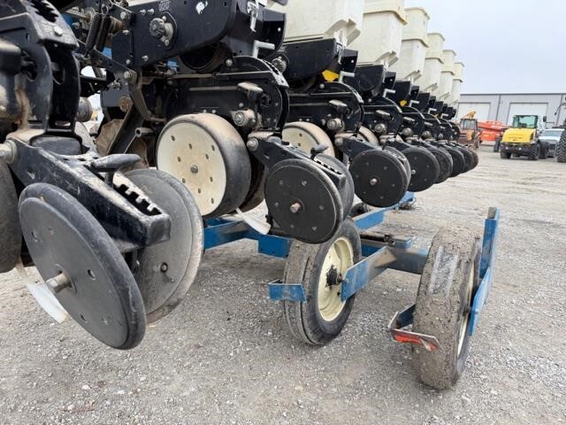2001 Kinze 3500 Planter