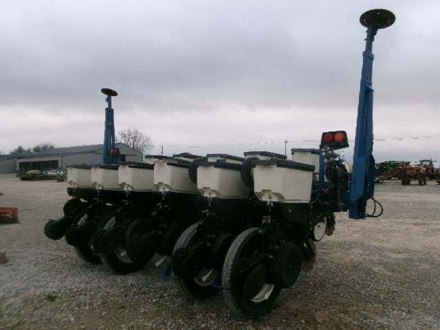  Kinze 3000 Planter