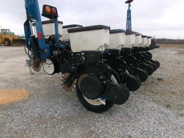  Kinze 3000 Planter