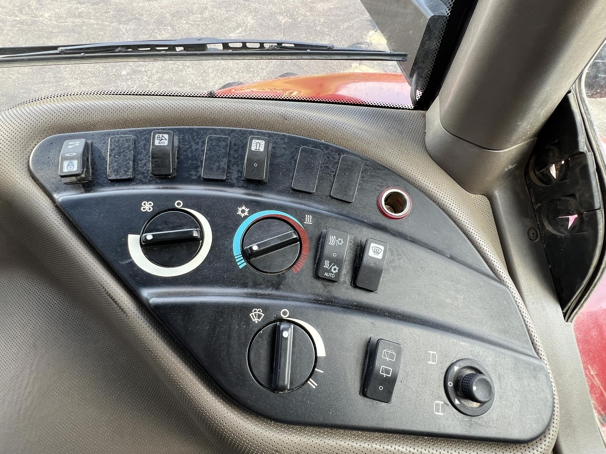 2018 Case IH Magnum 220 Tractor