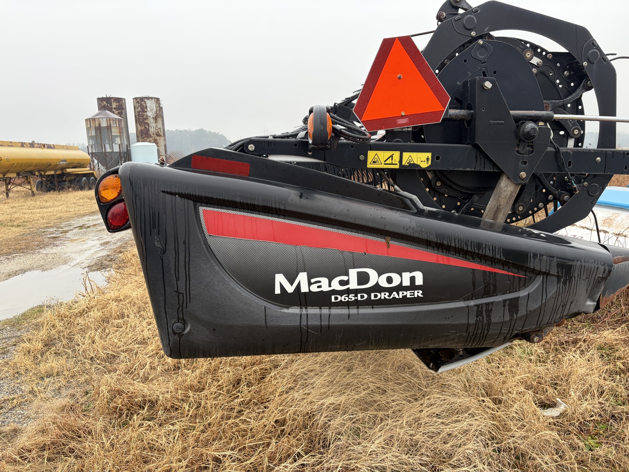 2013 MacDon M155 Self-Propelled Windrowers and Swather