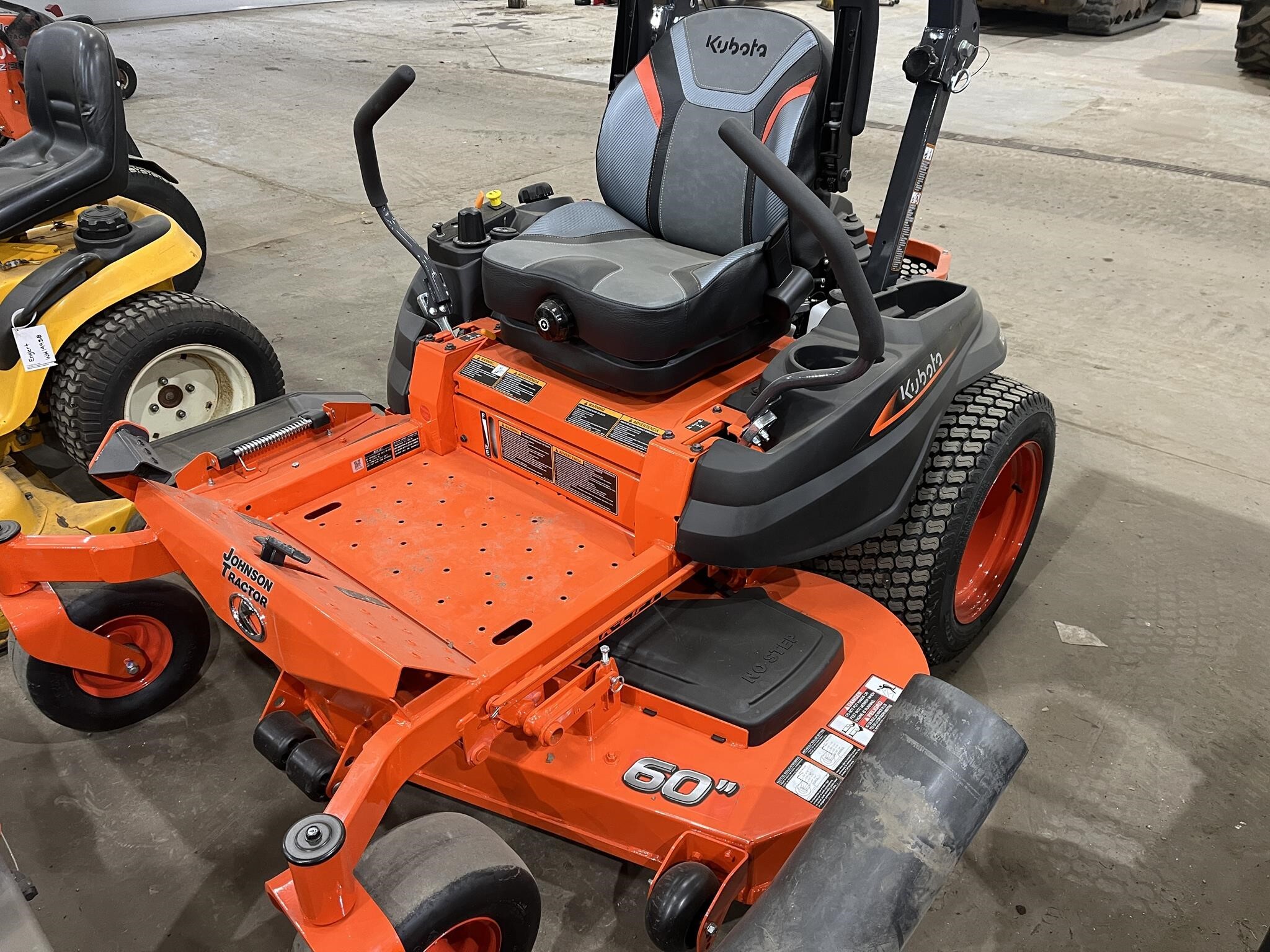 2024 Kubota Z422 Lawn Mower