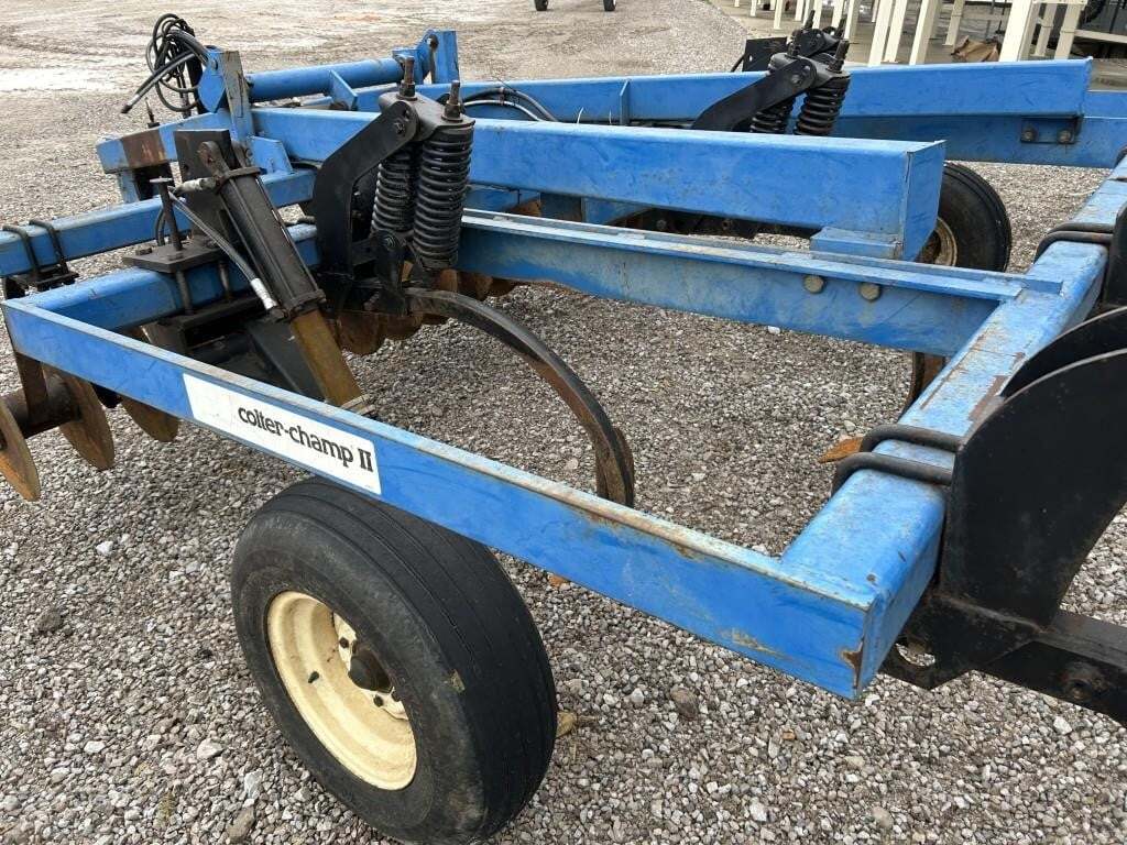  DMI Coulter Champ II HD Chisel Plow