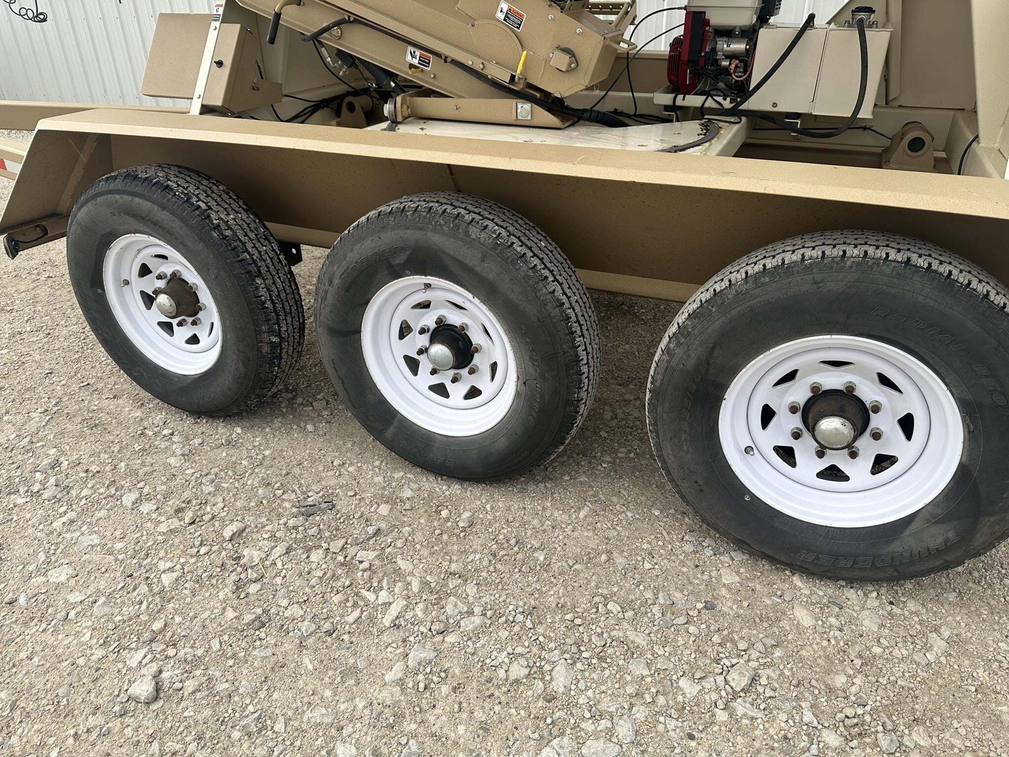 2010 Unverferth 3750 Seed Tender