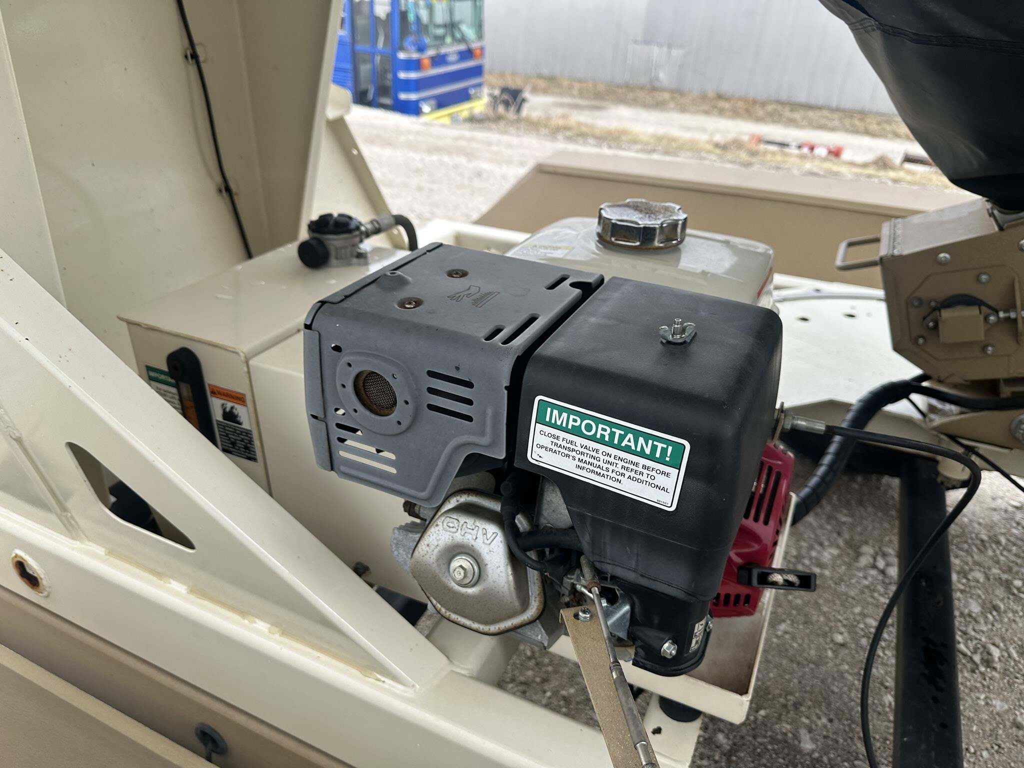 2010 Unverferth 3750 Seed Tender