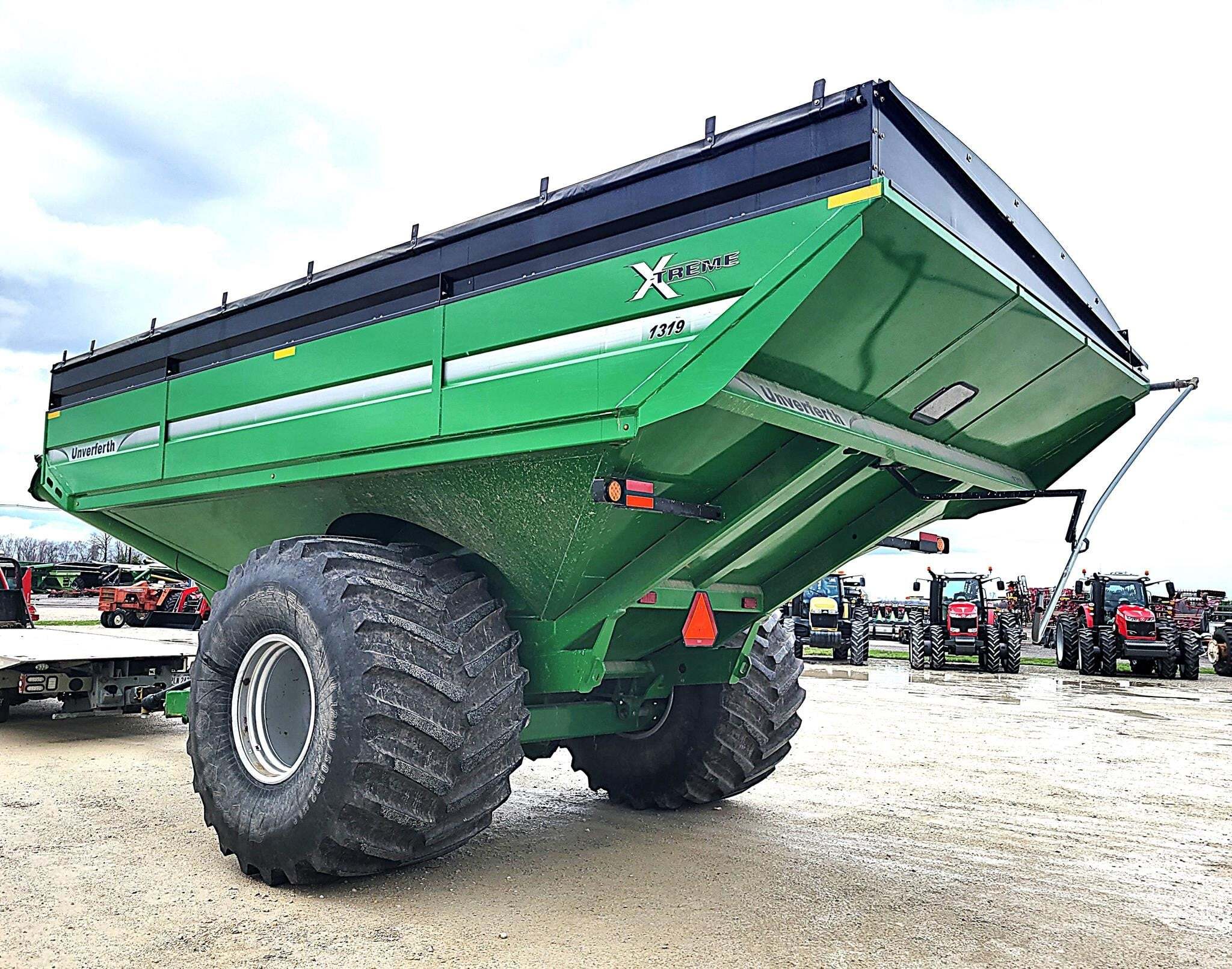 2019 Unverferth 1319 Grain Cart