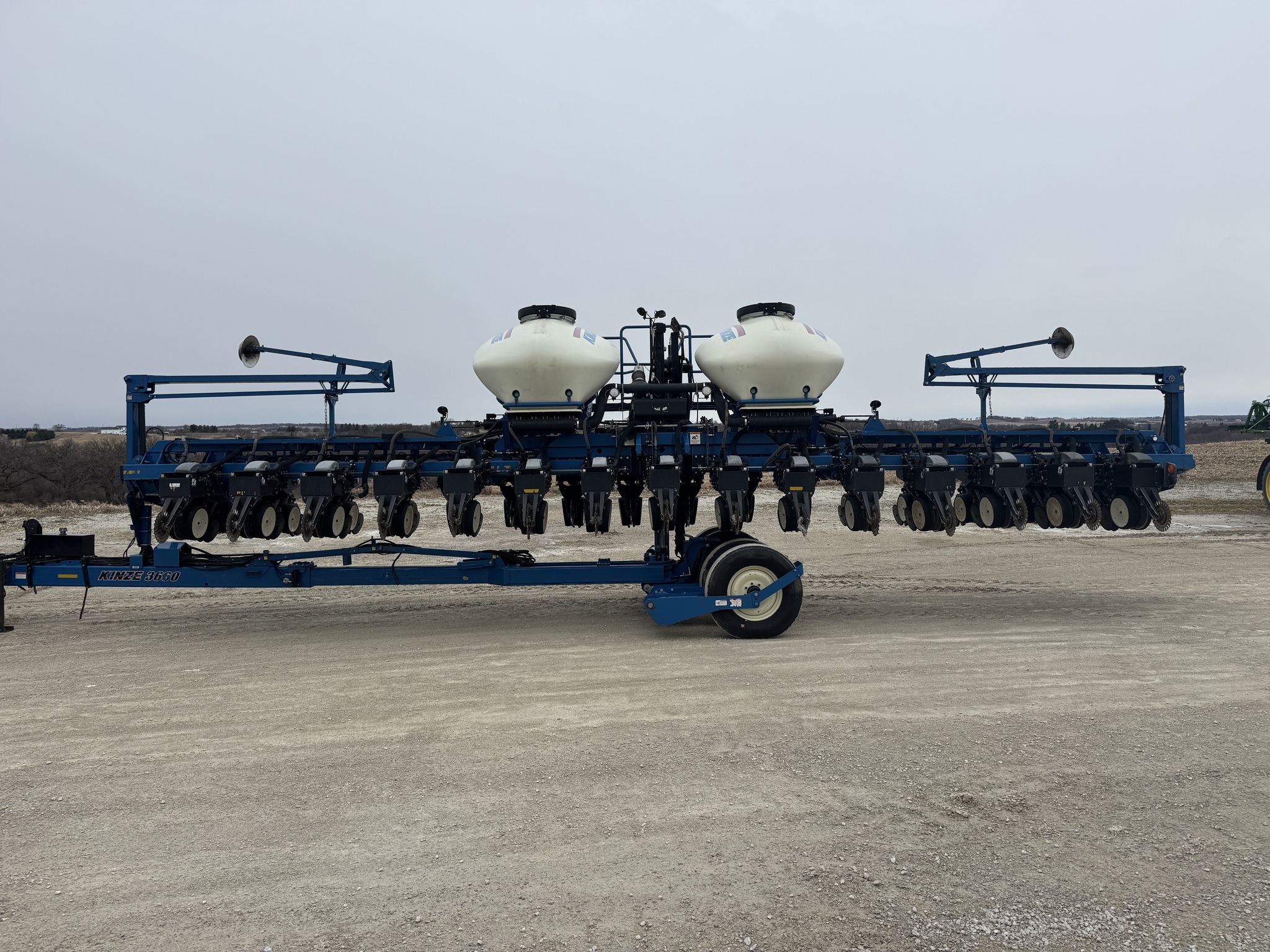  Kinze 3660 Planter