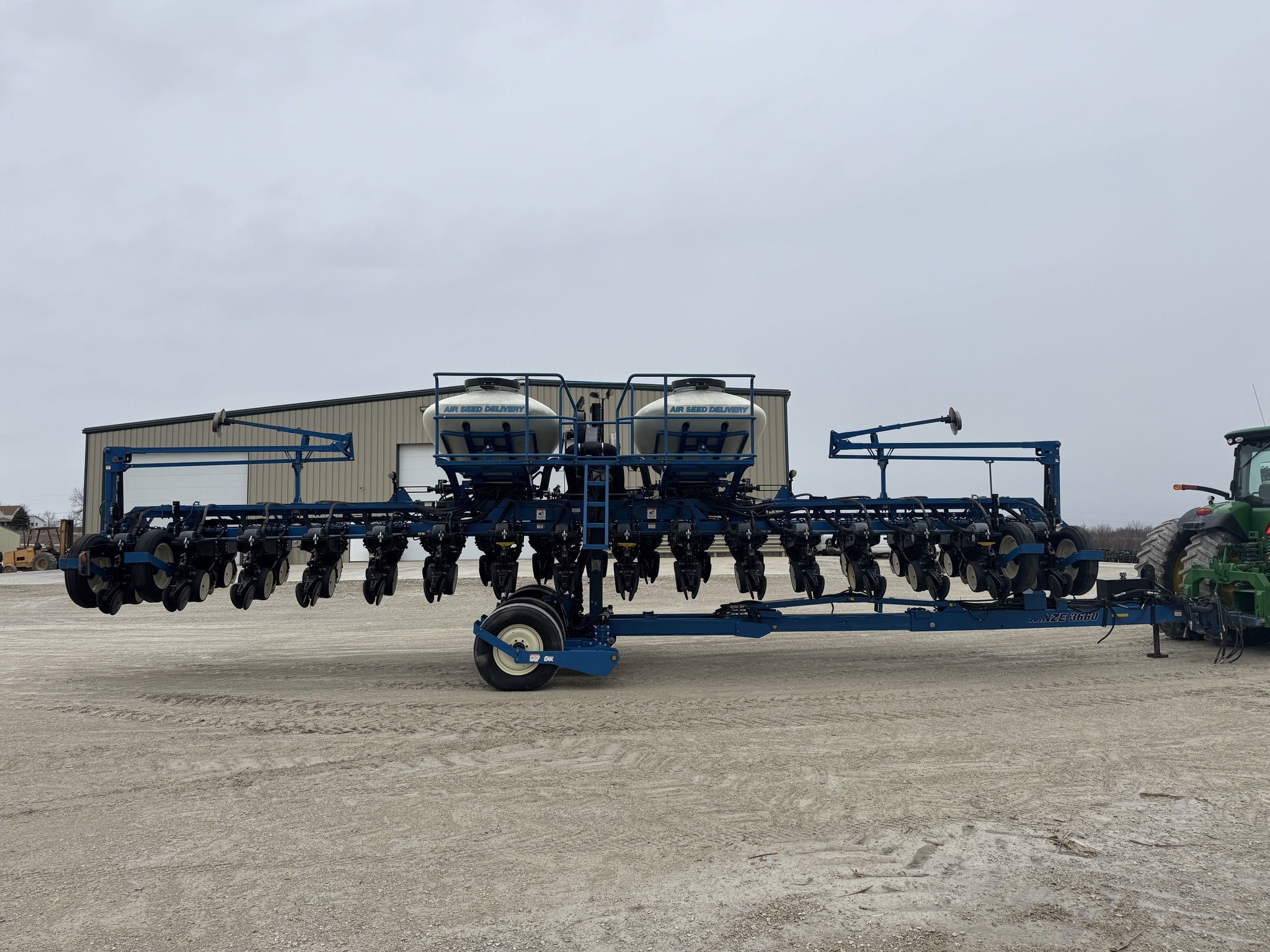  Kinze 3660 Planter