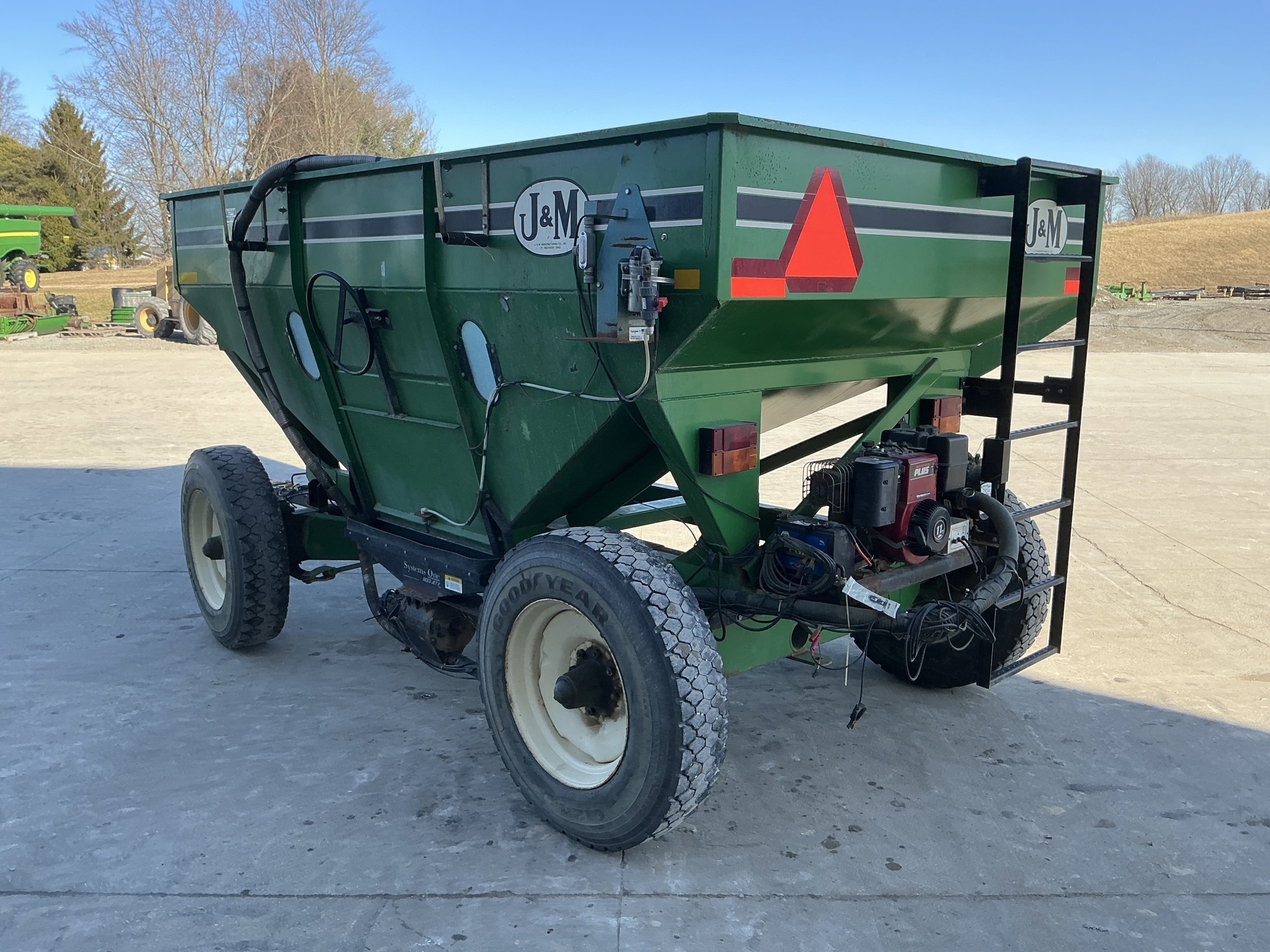 2010 J&M 385 Gravity Wagon