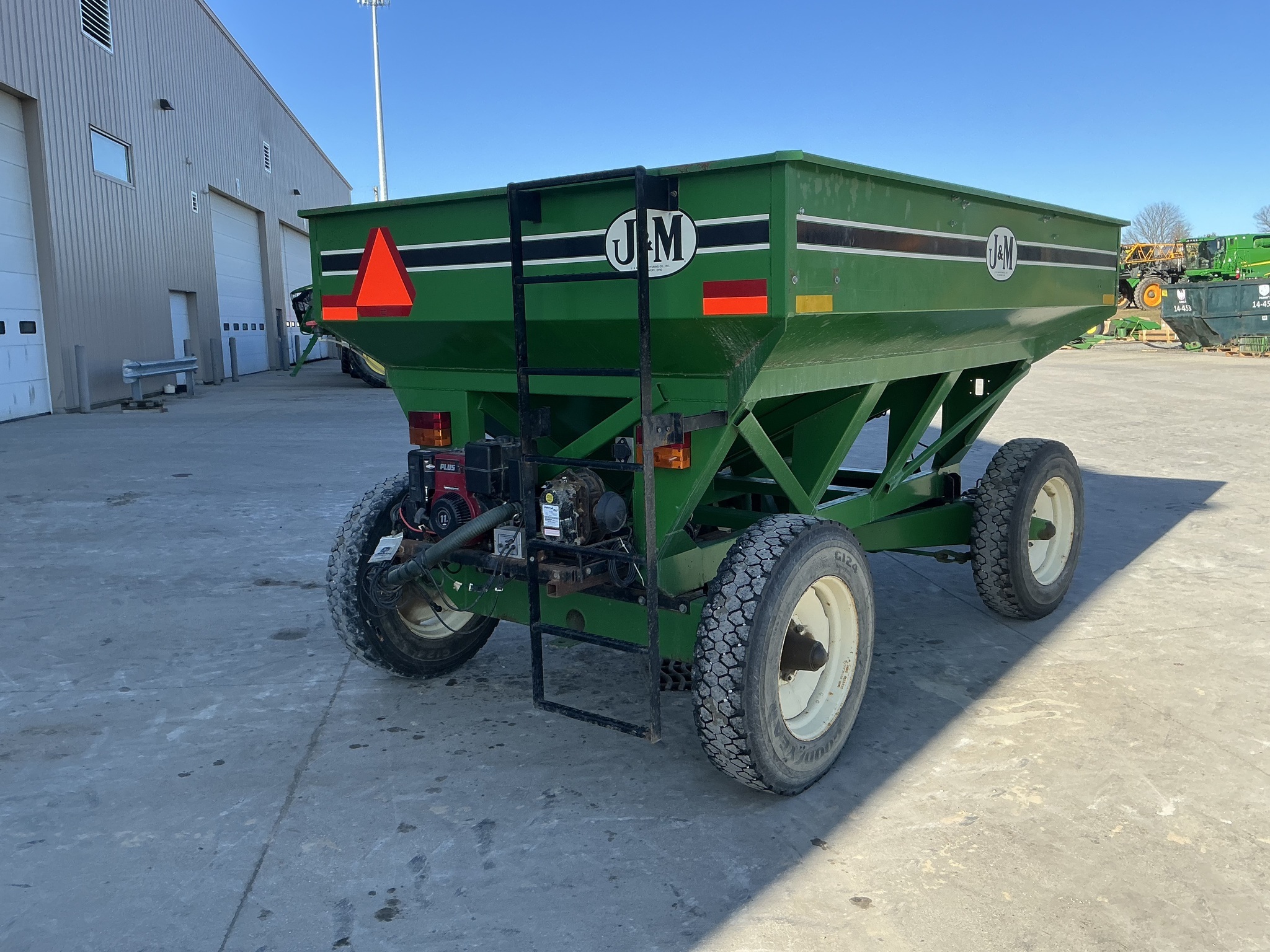 2010 J&M 385 Gravity Wagon