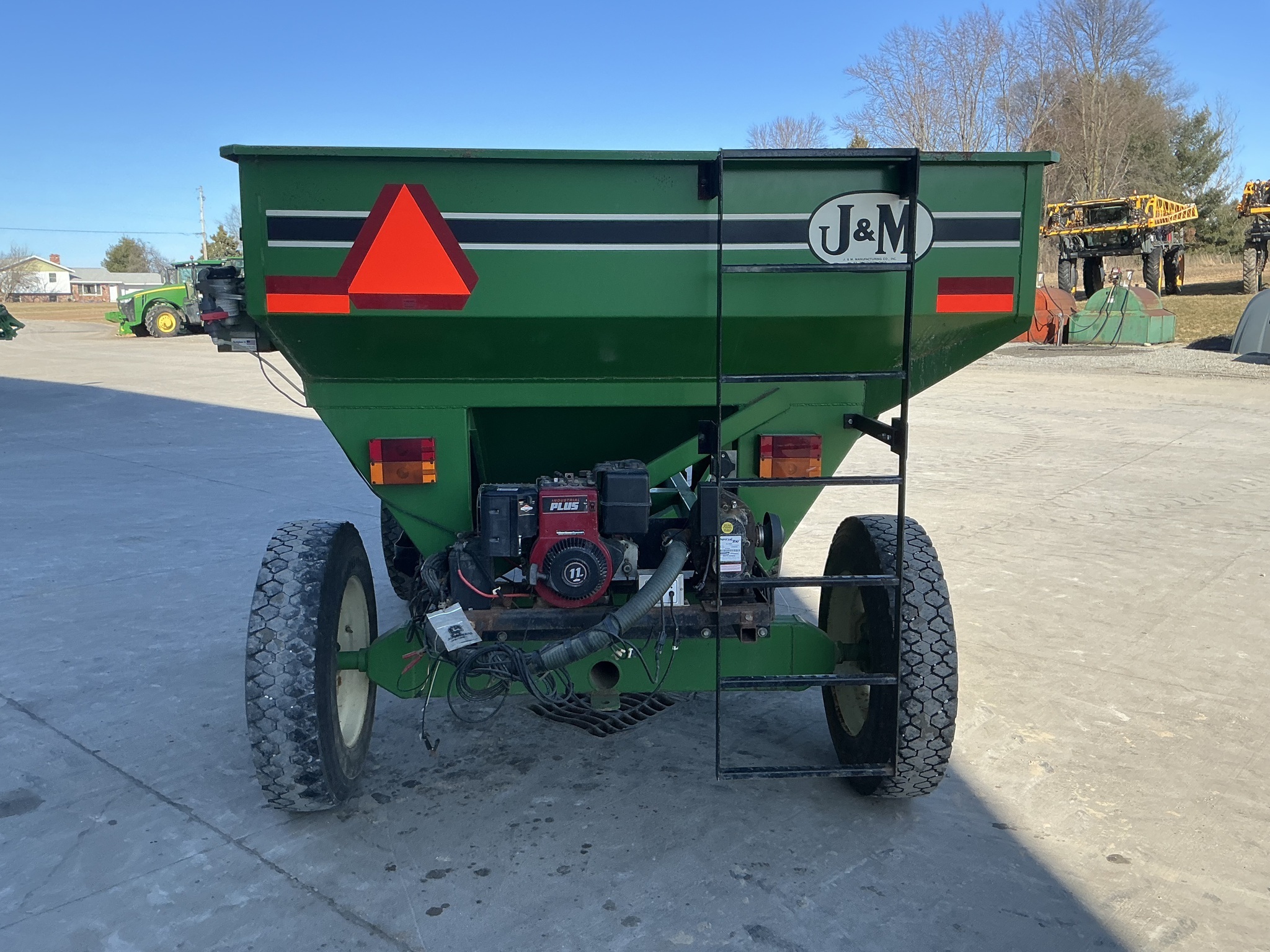2010 J&M 385 Gravity Wagon