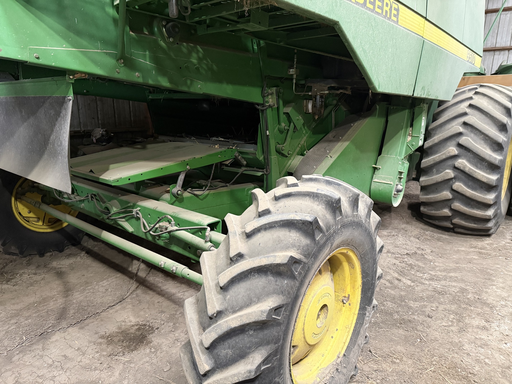 1998 John Deere 9510 Combine