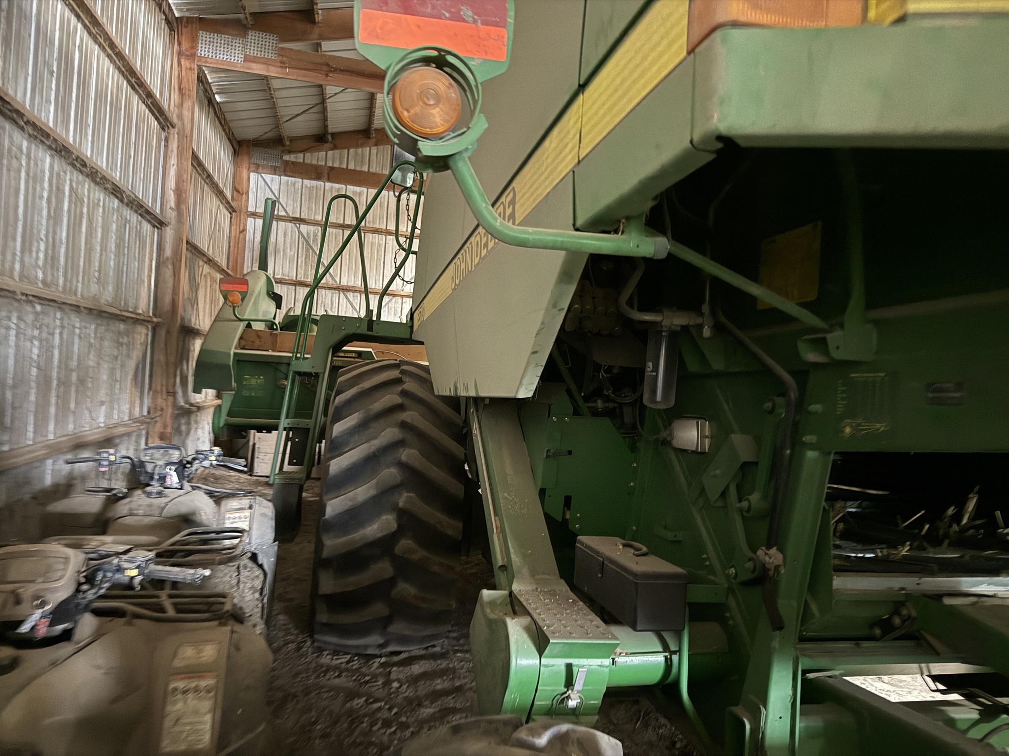 1998 John Deere 9510 Combine