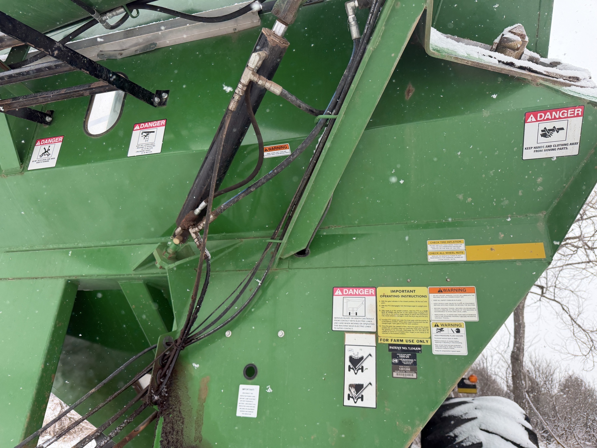  J&M 1000-20 Grain Cart