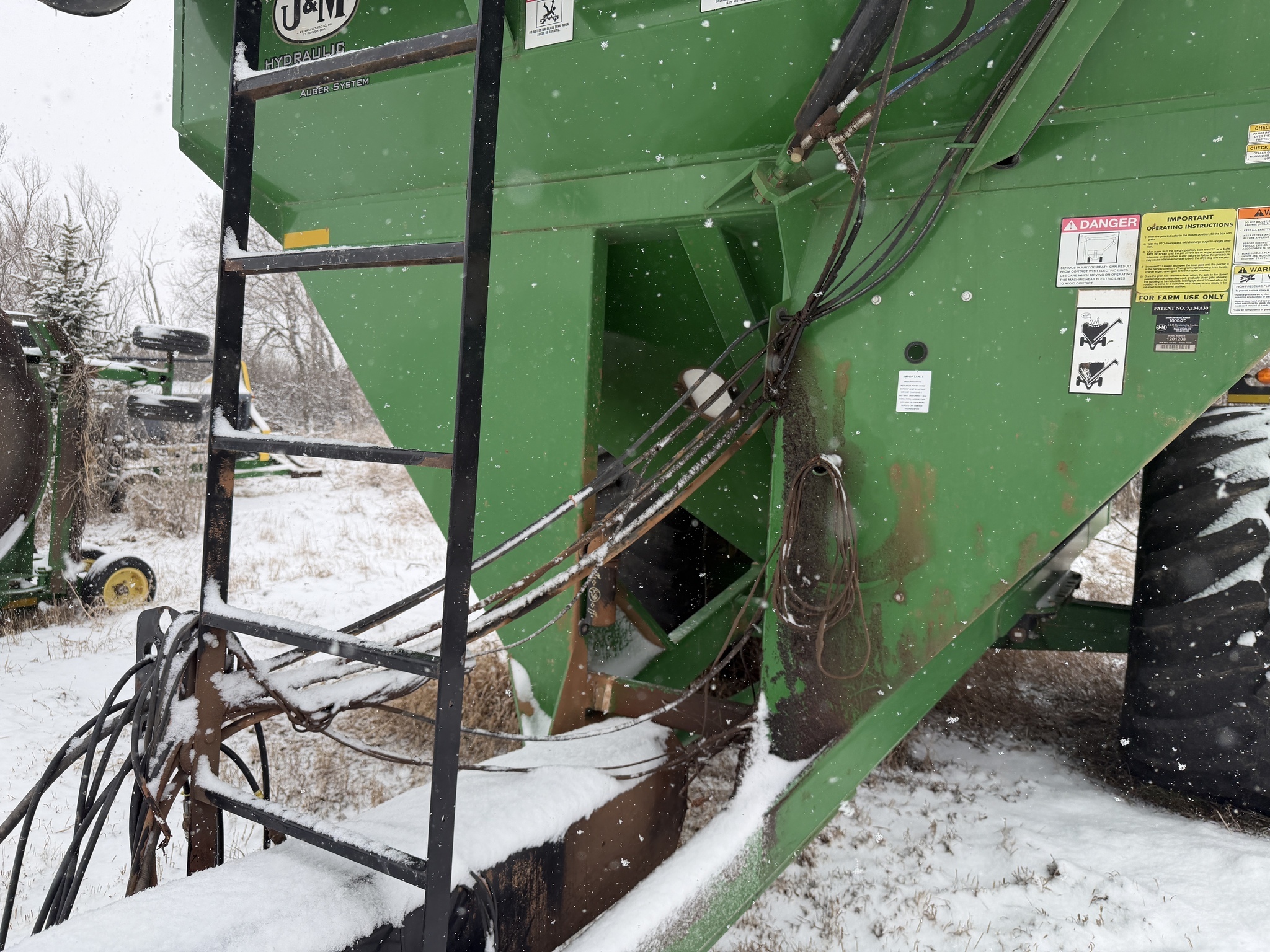  J&M 1000-20 Grain Cart