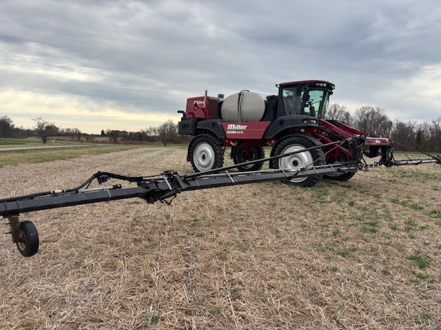 2008 Miller 4275 Self-Propelled Sprayer