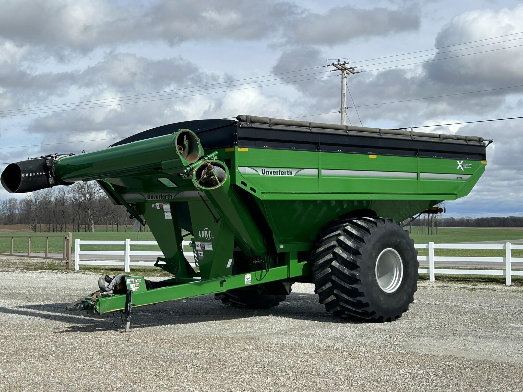 2017 Unverferth 1319 Grain Cart
