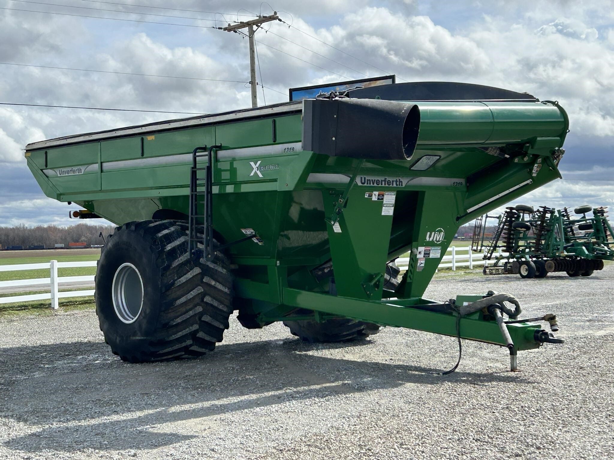 2017 Unverferth 1319 Grain Cart
